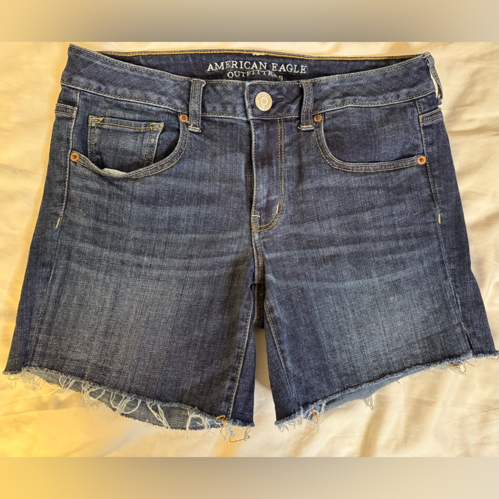 Women’s American Eagle Outfitters Super Stretch Frayed Jean Shorts ~ Size 10